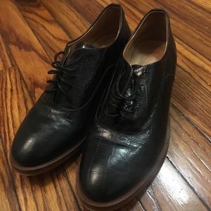 Women’s Lace Up Heeled Oxford